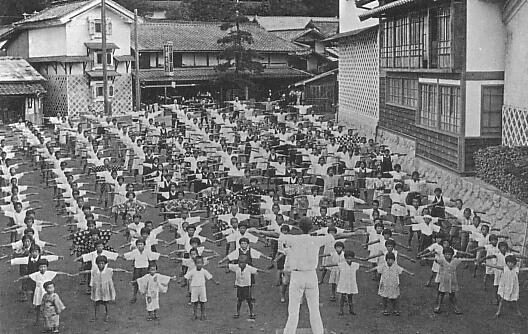 radio_calisthenics_in_1930s