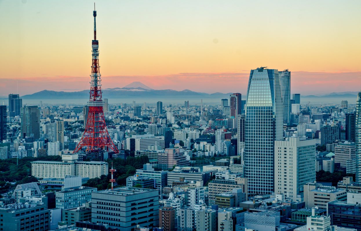 tokyo-tower-and-mount-fuji-from-the-tokyo-skytree